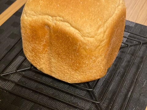 HB塩麹の食パン